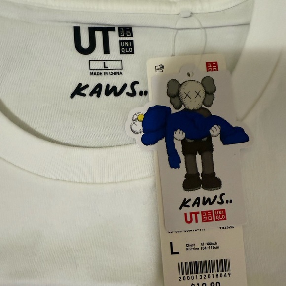 Kaws X Uniqlo - Picture 2 of 2